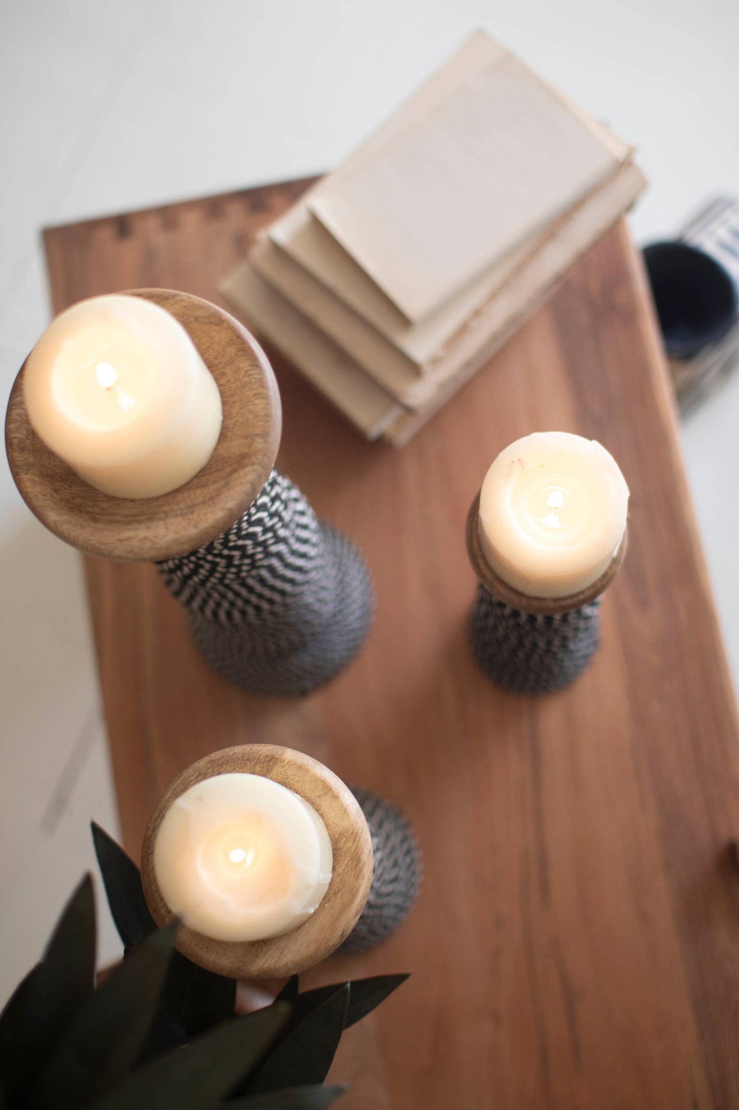 SET 3 WOODEN CANDLE HOLDERS WITH BLACK & WHITE STRING