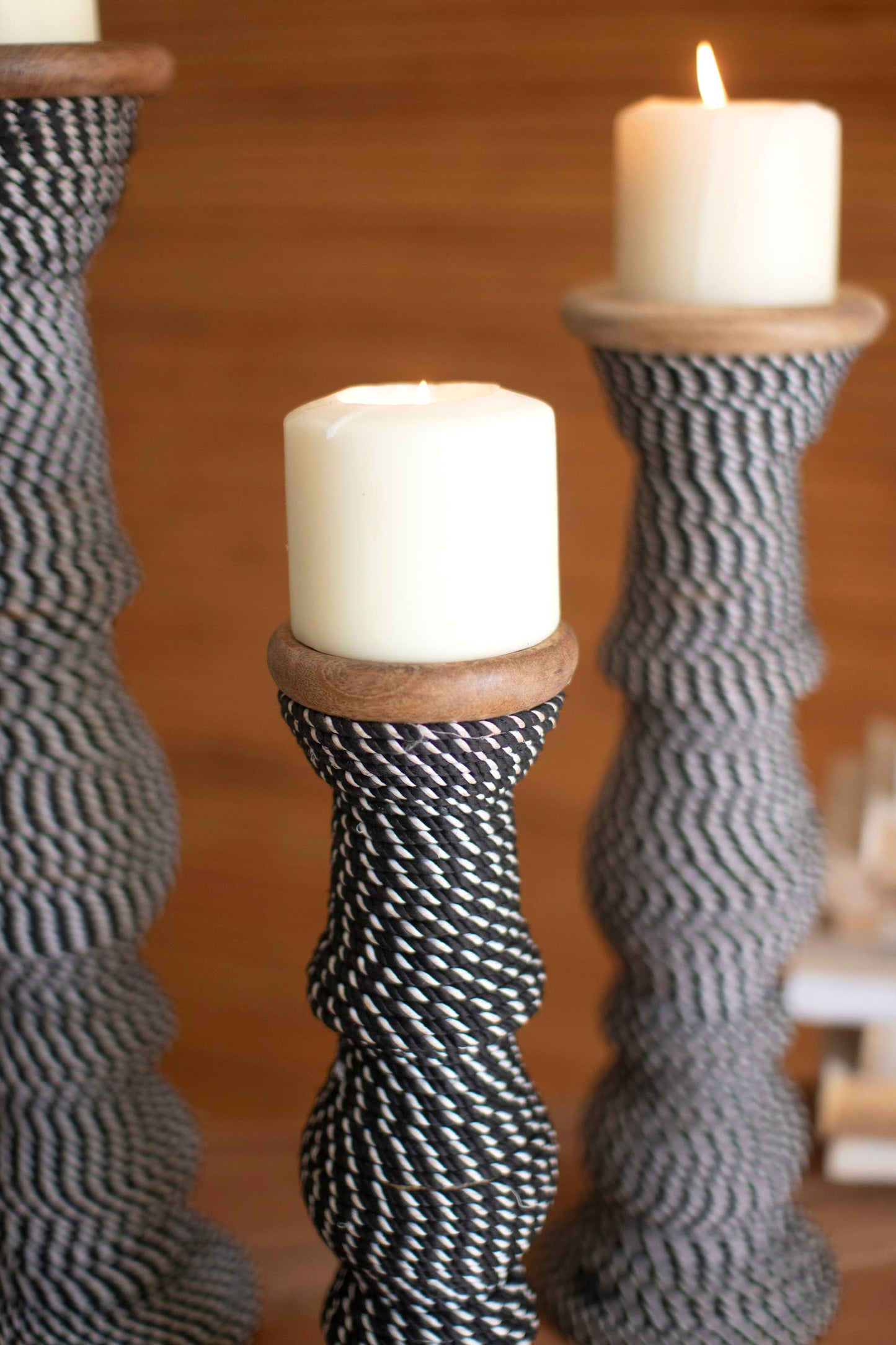 SET 3 WOODEN CANDLE HOLDERS WITH BLACK & WHITE STRING