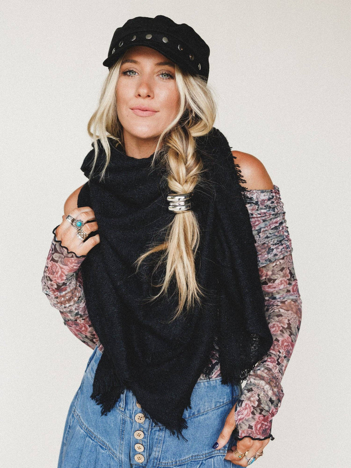 Cabin Calling Blanket Scarf - Black